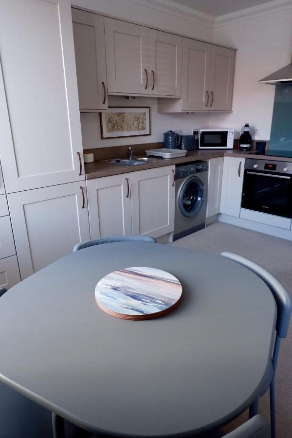No 7 Quiet, Two Bedroom Ground Floor Flat In Tornagrain Great For Early Airport Departures Or Late Flights Dalcross Esterno foto