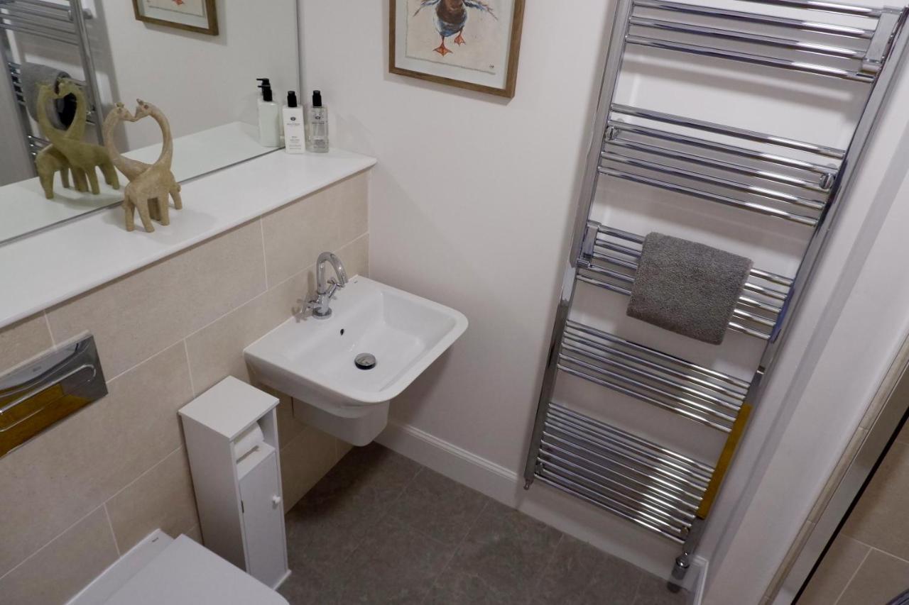No 7 Quiet, Two Bedroom Ground Floor Flat In Tornagrain Great For Early Airport Departures Or Late Flights Dalcross Esterno foto